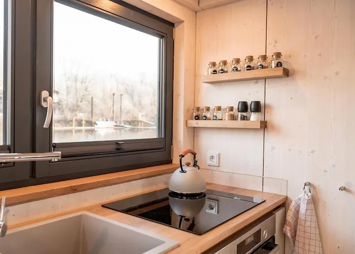 Geraeumige, Hochwertiges Hausboot Petite Mit Kamin Hotel na wodzie Hamburg