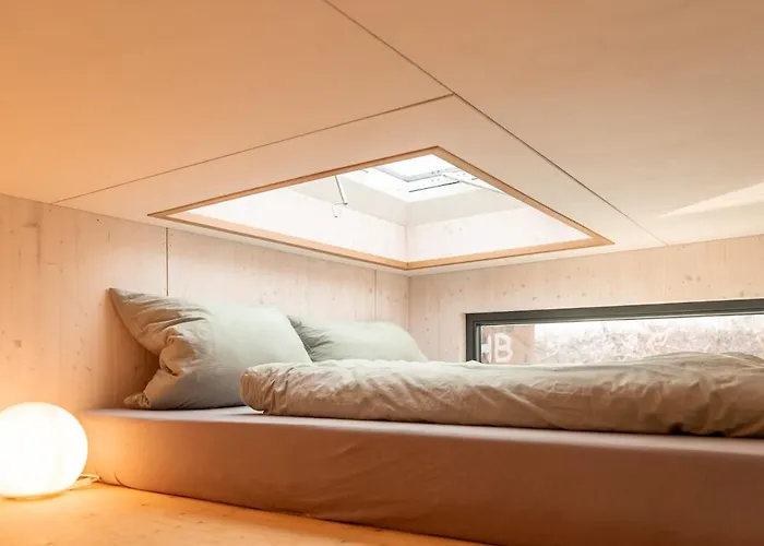Geraeumige, Hochwertiges Hausboot Petite Mit Kamin Hotel na wodzie