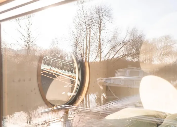 Geraeumige, Hochwertiges Hausboot Petite Mit Kamin * Hamburg