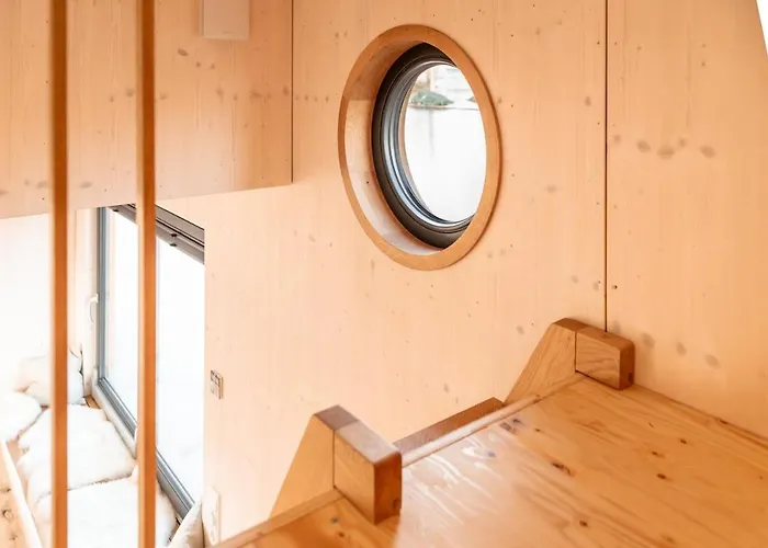 Geraeumige, Hochwertiges Hausboot Petite Mit Kamin Hotel na wodzie