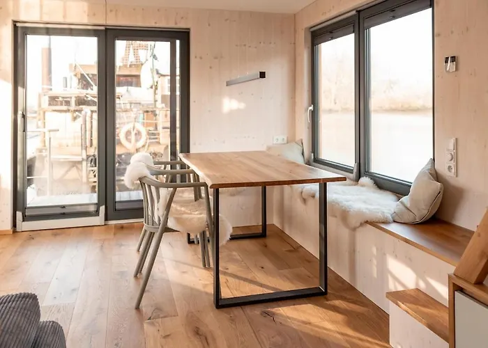 Geraeumige, Hochwertiges Hausboot Petite Mit Kamin * Hamburg