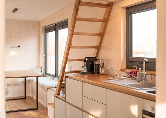 Hotel na wodzie Geraeumige, Hochwertiges Hausboot Petite Mit Kamin *
