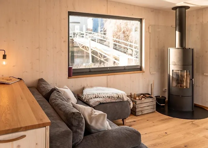 Geraeumige, Hochwertiges Hausboot Petite Mit Kamin * Hamburg