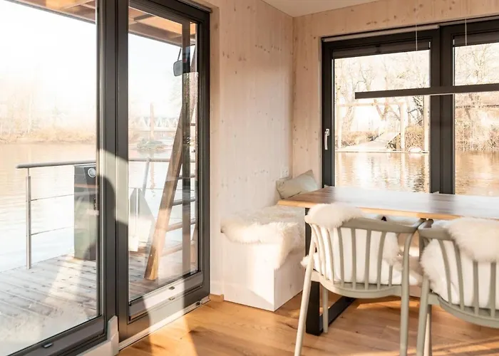 Geraeumige, Hochwertiges Hausboot Petite Mit Kamin Hotel na wodzie Hamburg